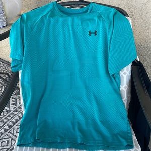 Under Armour UA Heat Gear Light weight LOOSE FIT shirt LARGE. Like new!